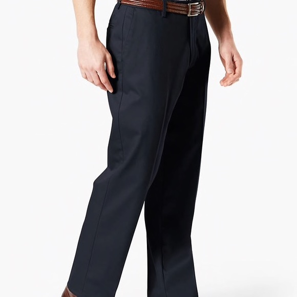Dockers Signature Men’s Khaki Pants - Classic Fit - Picture 3 of 5